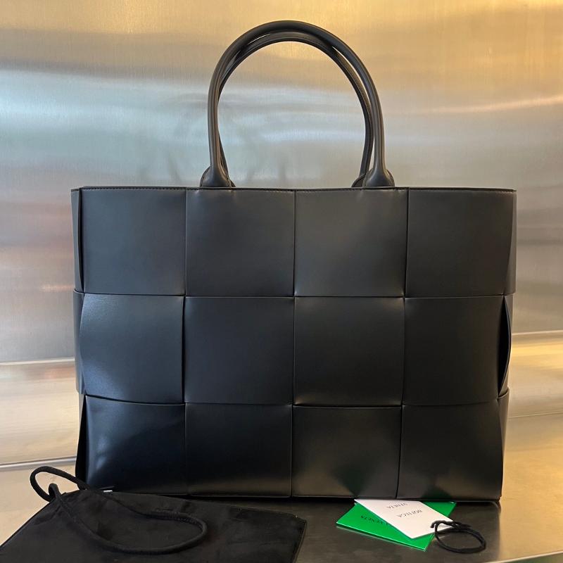 Bottega Veneta Handbags 680165 Plain Black